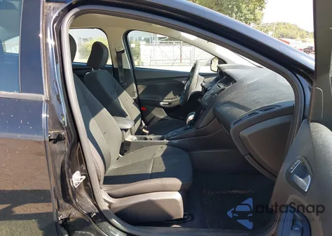 2017 Ford Focus Se z USA, uszkodzony, nr VIN 1FADP3F23HL228839